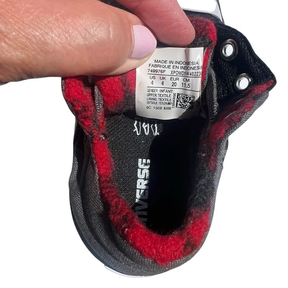Converse All Star Low Top Toddler Sneakers  Black/Red/Gray Size 4 plaid lining